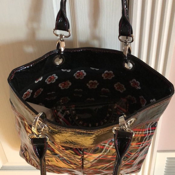 Vera Bradley Frill with pouch included - Picture 2 of 10